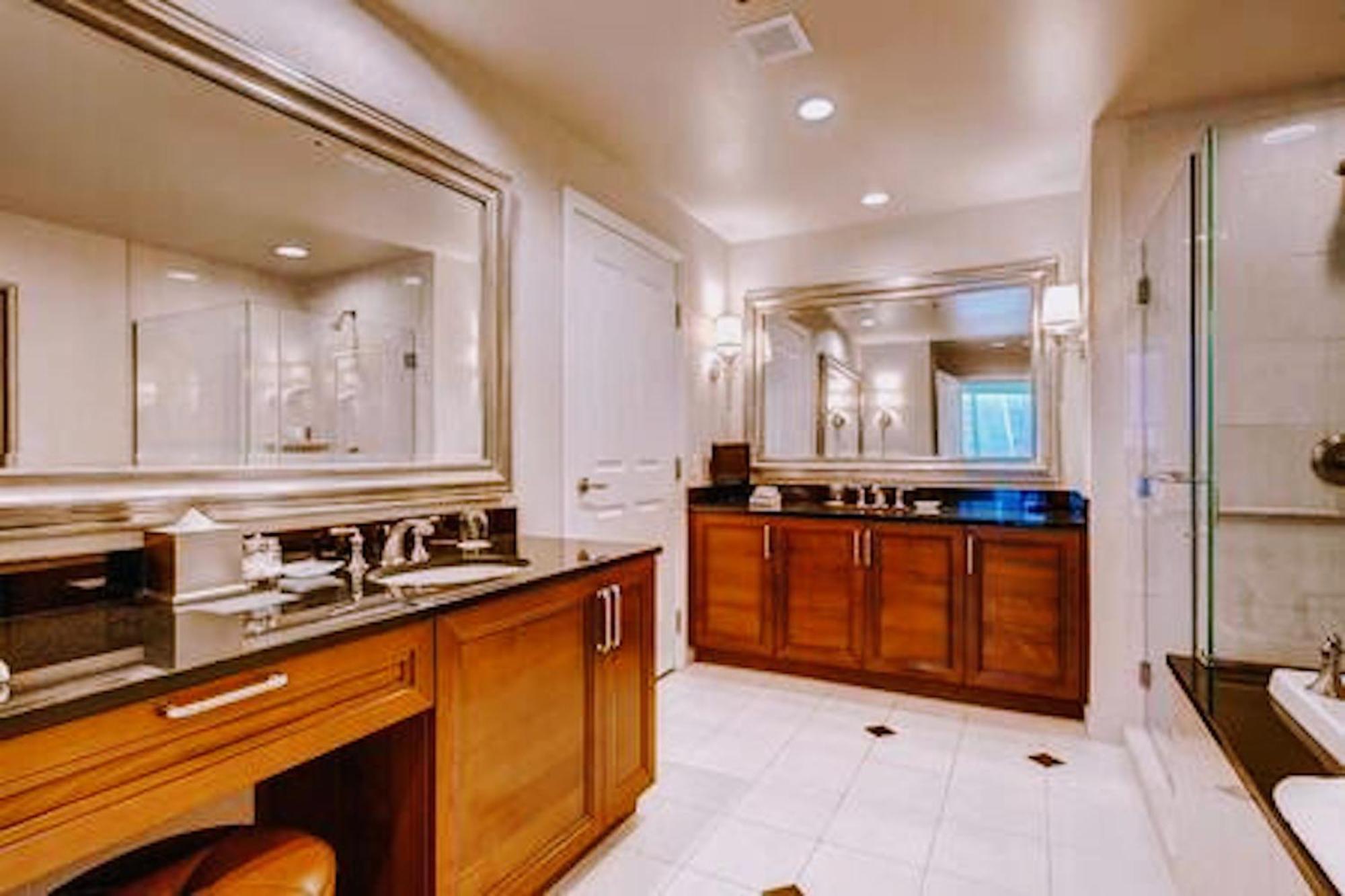 לאס וגאס Strip & Sphere View - Separate Living Room - 2 Full Bath - Full Kitchen - Balcony - 900 Sqft - Mgm Signature מראה חיצוני תמונה